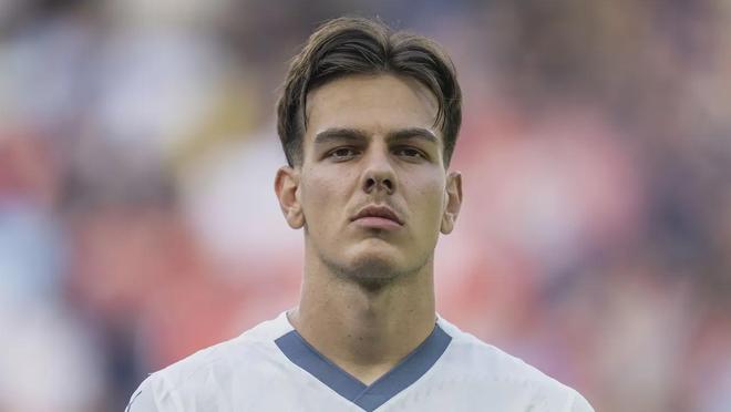 川崎前锋官方：效力10年的40岁韩国前国门郑成龙将自由身离队