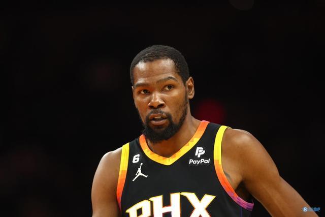 皇马战力全面评测：姆巴佩闪耀圣母大教堂，库尔图瓦再展门神风采