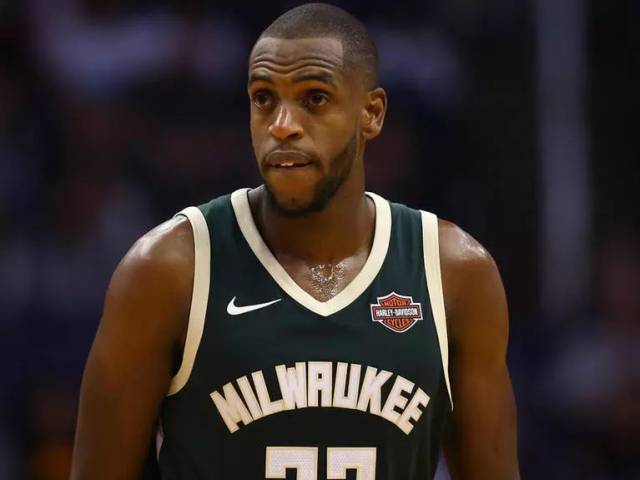 受到撞击影响？米切尔第三节仅5中2，得到4分1板1助