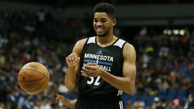 追平切尔西升英超第6！B费2射1传一战造2大神迹，曼联4-1复仇狼队