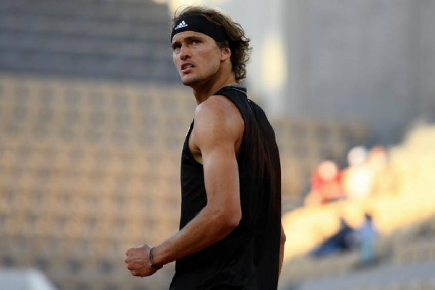 FIFA裁判主席：阿拉伯杯将试点新规，受伤球员罚下场2分钟