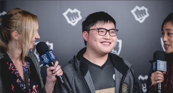 佩莱格里尼：塞维利亚落后时球迷往球场投掷杂物，这样不对