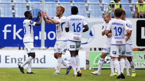 库拉索，面积最小，人口最少的参赛队，主权属于荷兰？